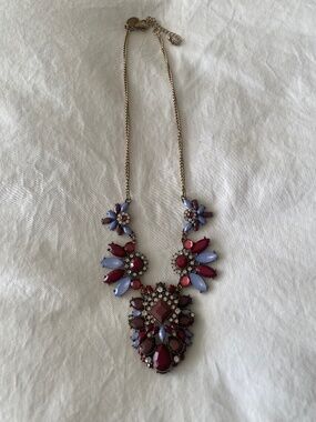 Ladies costume jewelry necklace